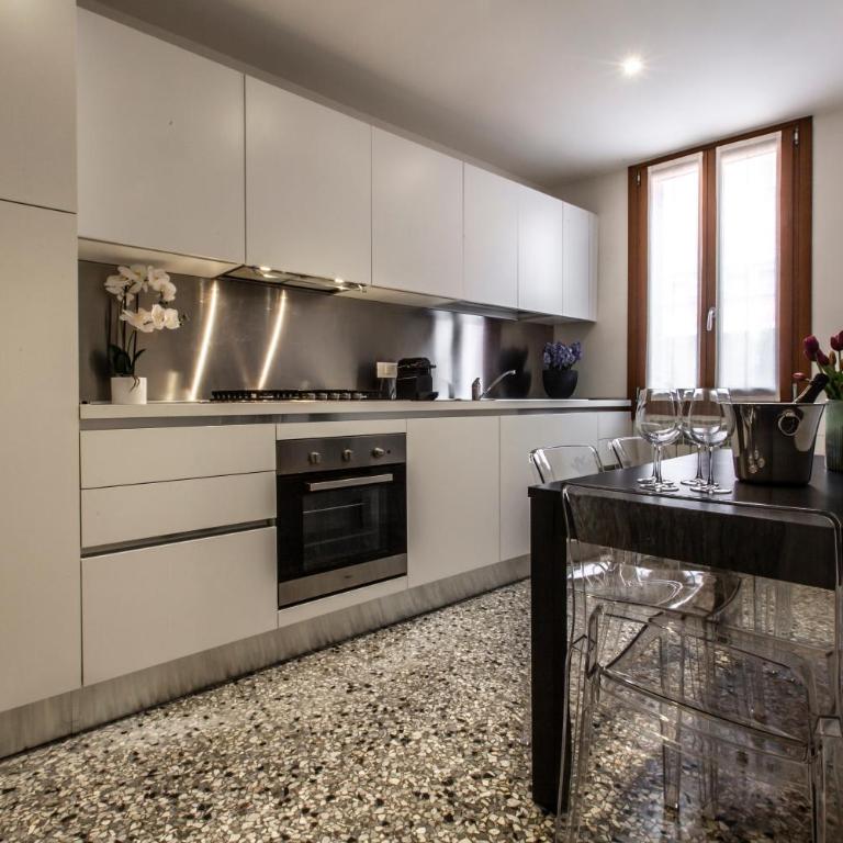 Charming Apartment on the Grand Canal R&R - Two-Bedroom Apartment - 14