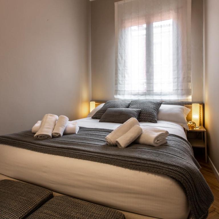 Charming Apartment on the Grand Canal R&R - Two-Bedroom Apartment - 19