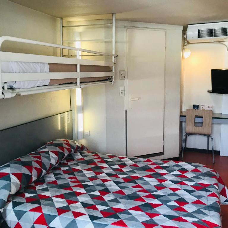 Premiere Classe Chambery - Triple Room (1 Double Bed + 1 Single Bed) - 1