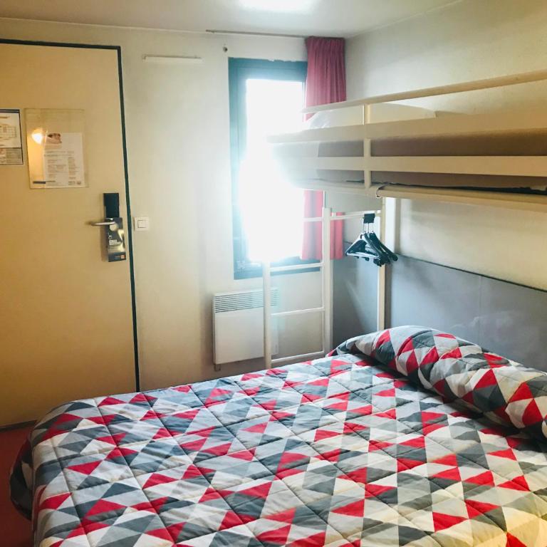 Premiere Classe Chambery - Triple Room (1 Double Bed + 1 Single Bed) - 3