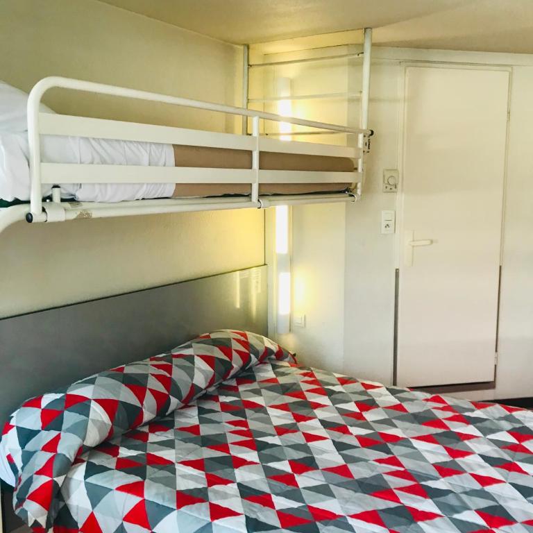 Premiere Classe Chambery - Triple Room (1 Double Bed + 1 Single Bed) - 2
