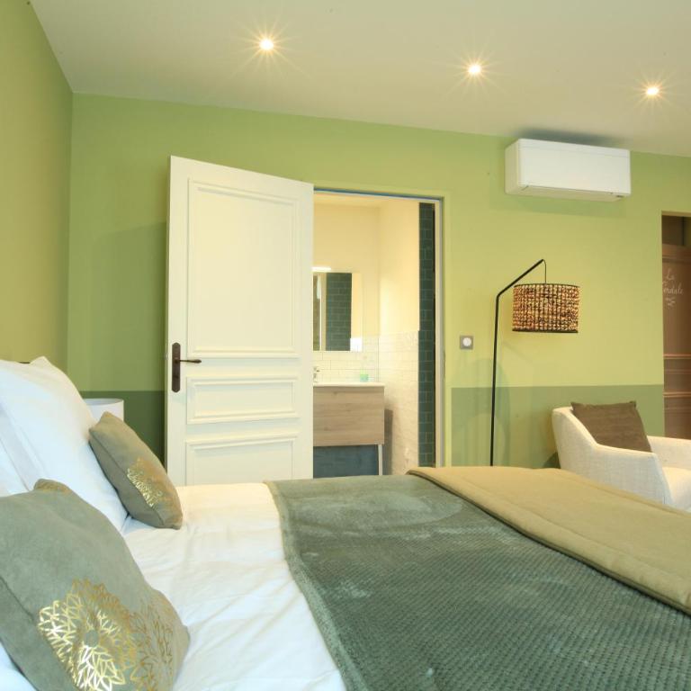 Chambres D' hôtes Les Ormes - Chambre Deluxe Double ou Lits Jumeaux - 4