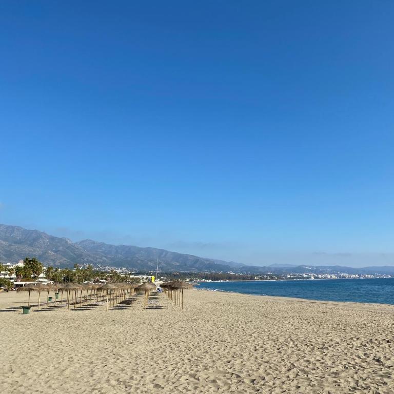 Frontline Beach & Sea Views - 2 Bedrooms - 2 Bathrooms - Puerto Banús Apartment - Apartamento de 2 dormitorios - 13
