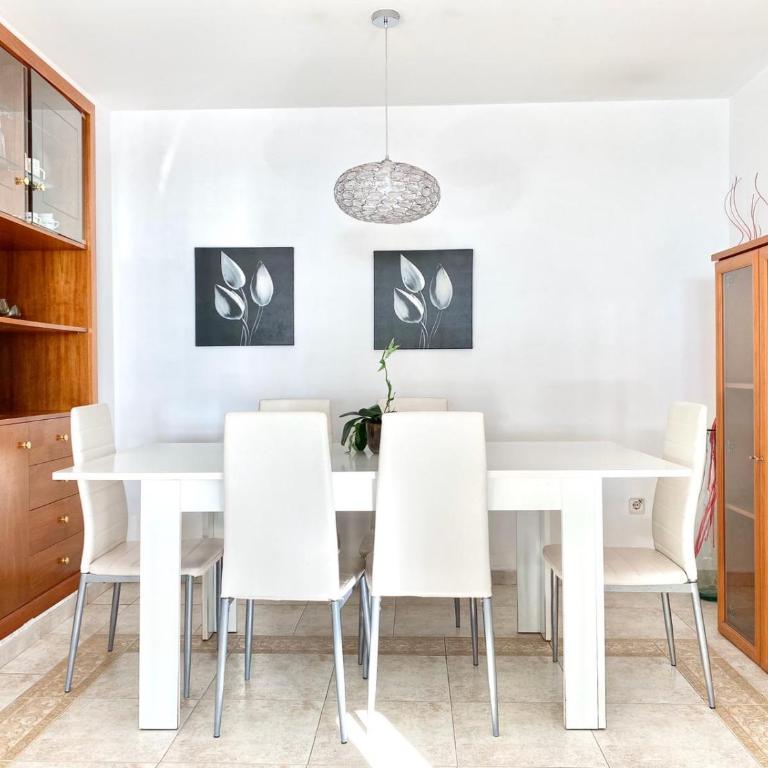 Appartement devant la plage - Three-Bedroom Apartment - 8