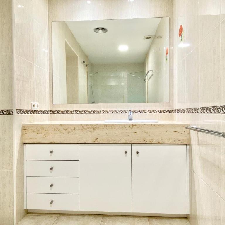 Appartement devant la plage - Three-Bedroom Apartment - 18