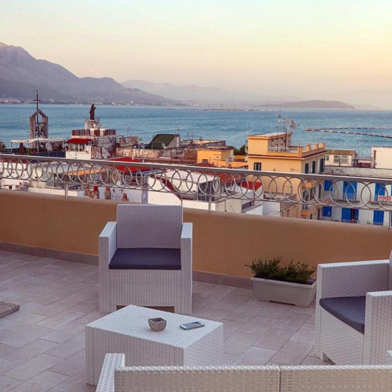 La terrazza dei colori - Camera Matrimoniale Deluxe con Balcone e Vista Mare - 3