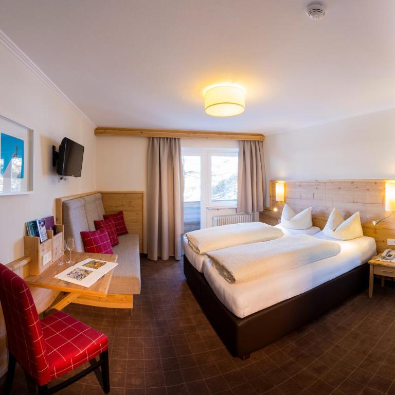 Hotel Garni Entstrasser - Superior Double Room with Balcony - 7