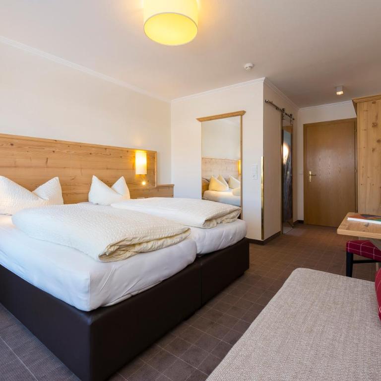 Hotel Garni Entstrasser - Superior Double Room with Balcony - 4