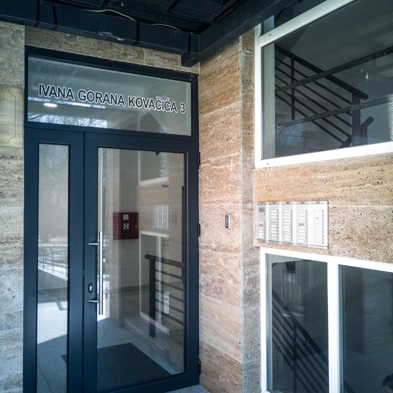 Raw Industrial City Apartment - One-Bedroom Apartment - 29