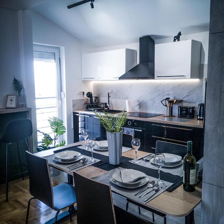 Raw Industrial City Apartment - One-Bedroom Apartment - 9