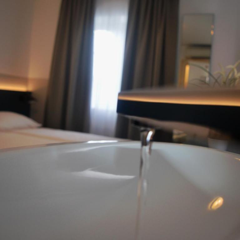 Pension Elisabeth - Rooms & Apartments - Doppelzimmer mit Gemeinschaftsbad - 21