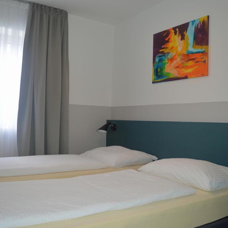 Pension Elisabeth - Rooms & Apartments - Doppelzimmer mit Gemeinschaftsbad - 20