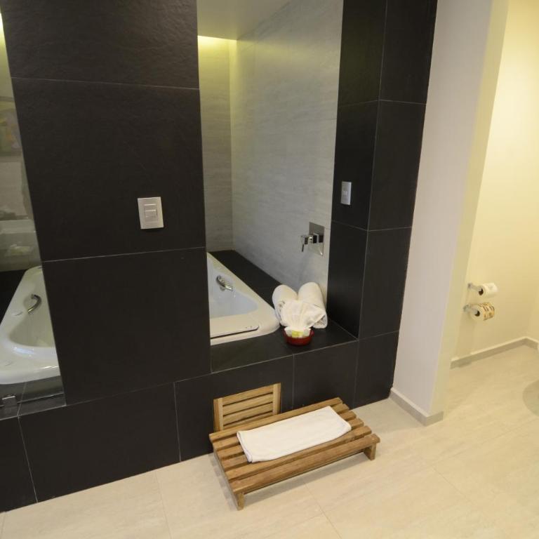 Holiday Inn Mexico Dali Airport by IHG - Suite con bañera de hidromasaje - Cama extragrande - 4