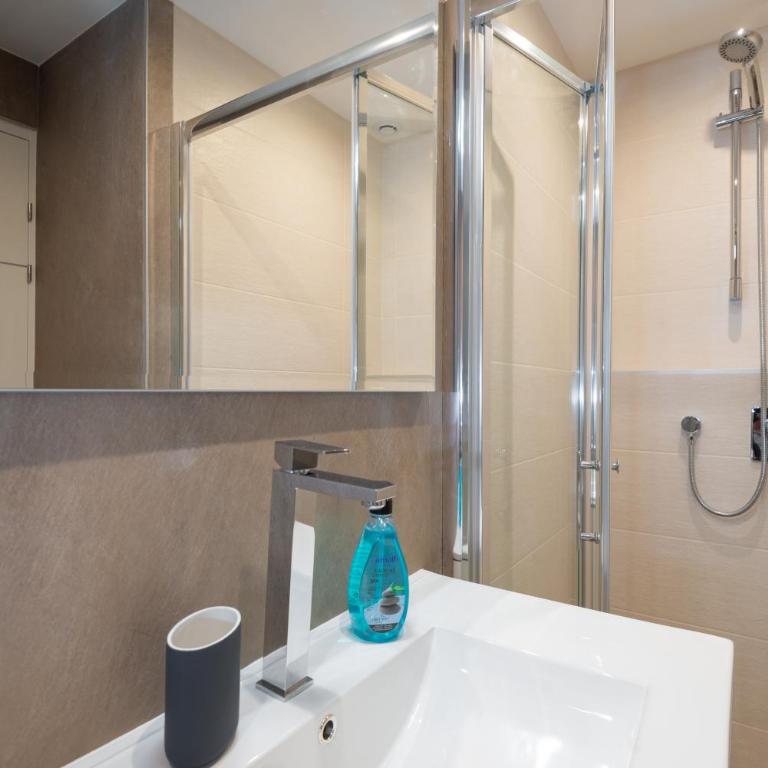 "Le Berlioz 1" by EnjoyNice, 2 bathrooms and airco - Appartement 2 Chambres - 7