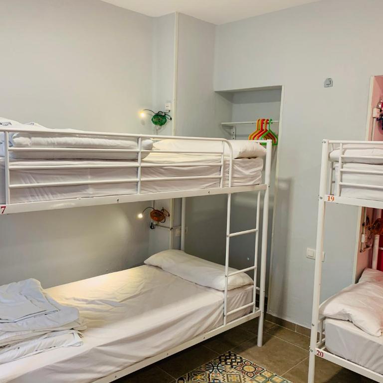 Oh! My Hostel - Bed in 6-Bed Female Dormitory Room with Private Bathroom - 4