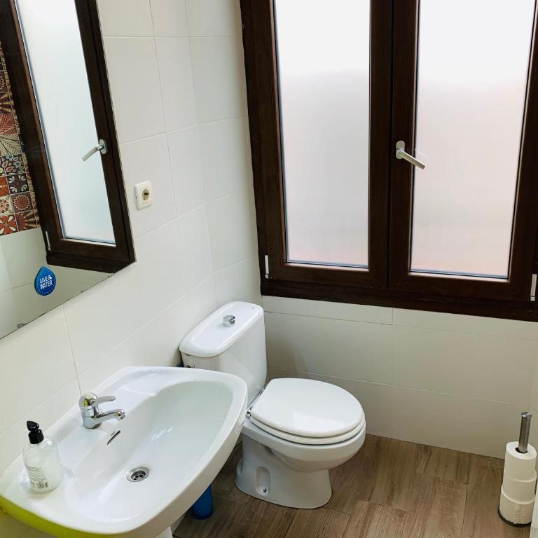 Oh! My Hostel - Bed in 4-Bed Mixed Dormitory Room with Private Bathroom - 2