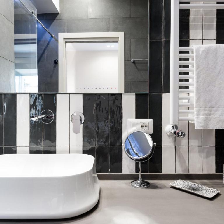 Circle in the Square - Junior Suite - 4