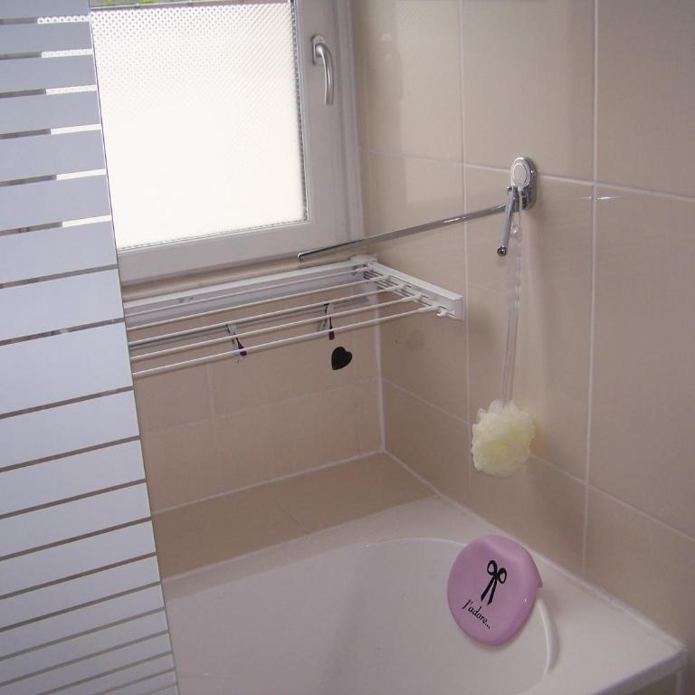 Charmant STUDIO au Calme Tout Confort Dans Château Néo Gothique proche ZENITH COMET ORLEANS Parking Voiture Gratuit WIFI Haut Débit Rue des Montées - Estudio Superior - 34