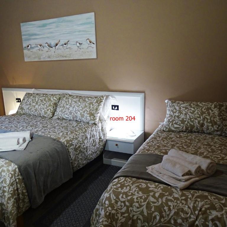 Affittacamere Arancio - Camera Matrimoniale con Letto Supplementare - 2