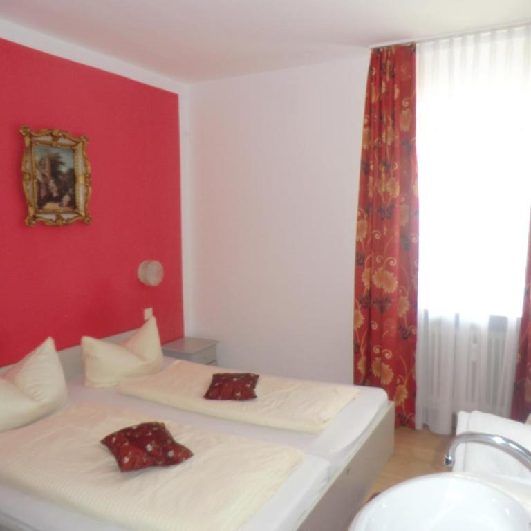 Hotel Pension Haydn - Chambre Double - Salle de Bains Commune - 3