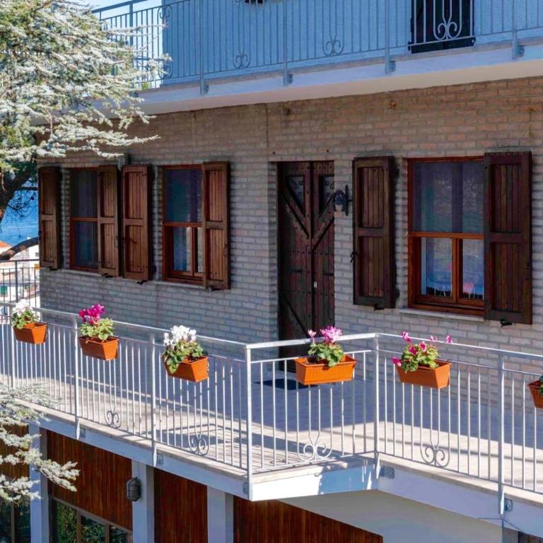 M261 - Marcelli, trilocale ristrutturato con terrazzo vista mare pt - Appartamento con 2 Camere da Letto - 2