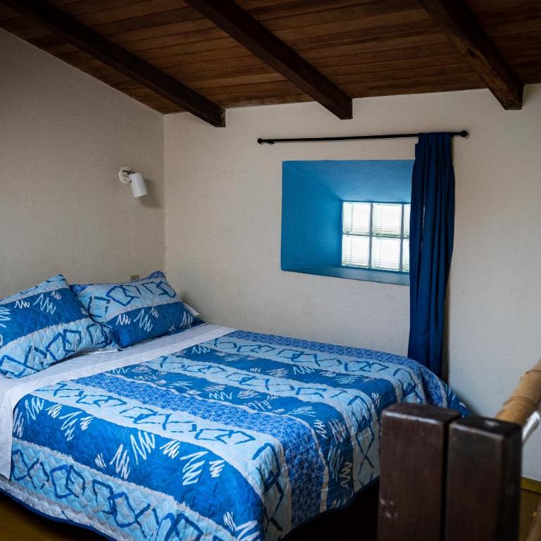 Hostal Jardín Escondido - Family Room with Private Bathroom - 2