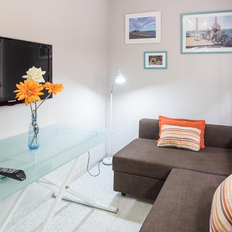 MalagaOnBeach 1 - Two bedrooms - up to 3 people - 20 meters beach - Apartment - Ground Floor - 11