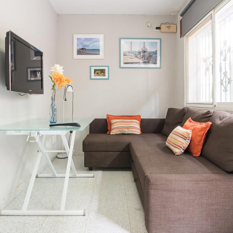 MalagaOnBeach 1 - Two bedrooms - up to 3 people - 20 meters beach - Apartment - Ground Floor - 9
