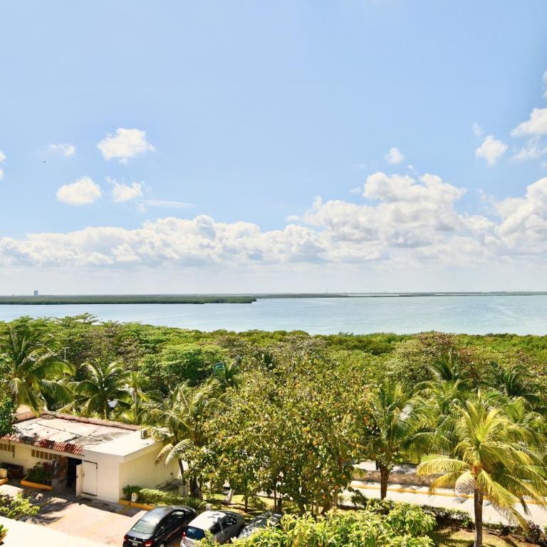 Solymar Condo Beach Resort by Casago - King Suite with Pool View - 5