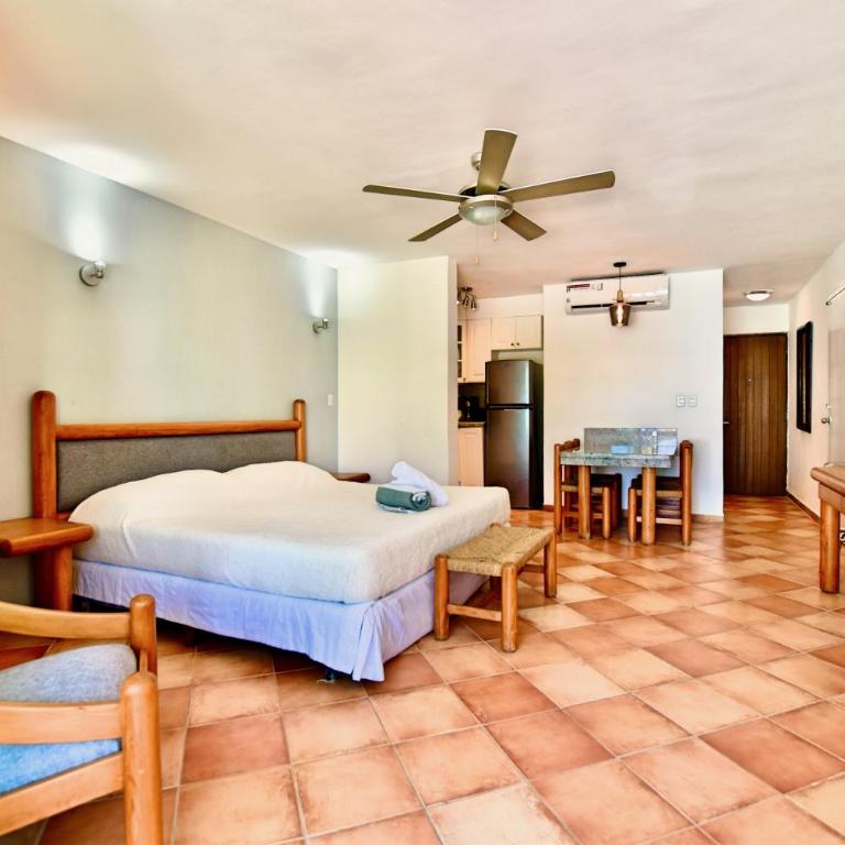 Solymar Condo Beach Resort by Casago - King Suite with Pool View - 14