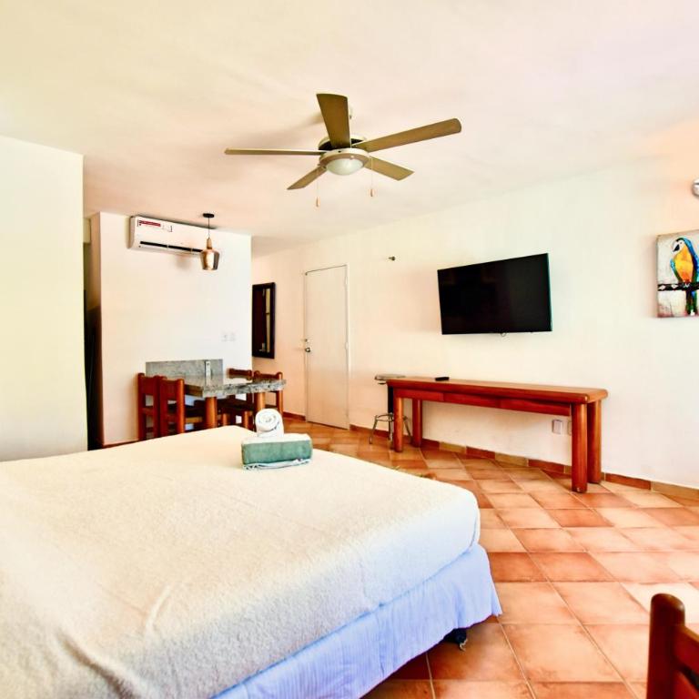 Solymar Condo Beach Resort by Casago - King Suite with Pool View - 15