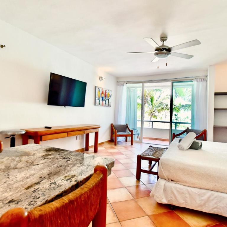 Solymar Condo Beach Resort by Casago - King Suite with Pool View - 11