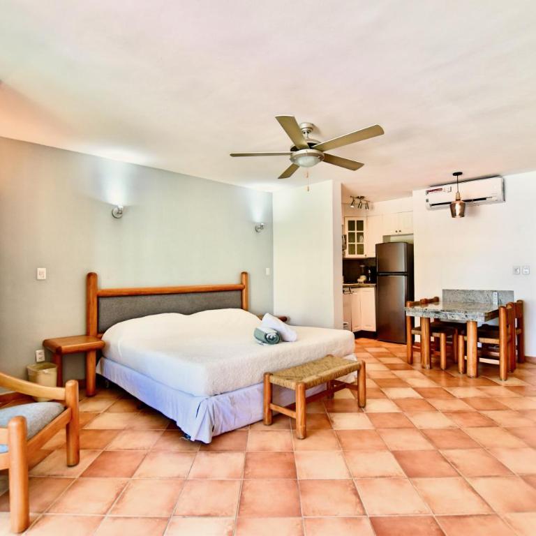 Solymar Condo Beach Resort by Casago - King Suite with Pool View - 12