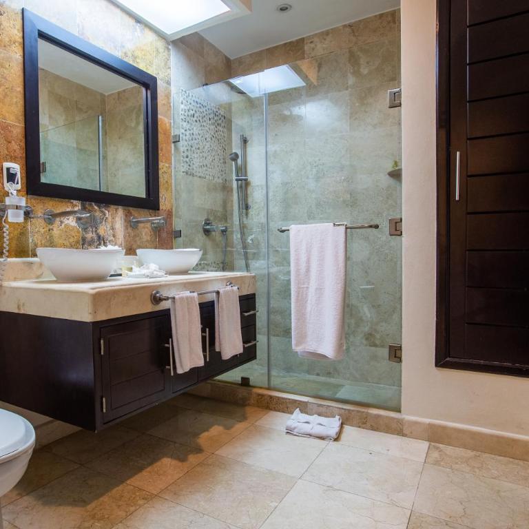 El Faro 301 Coral - Two-Bedroom Apartment - 11