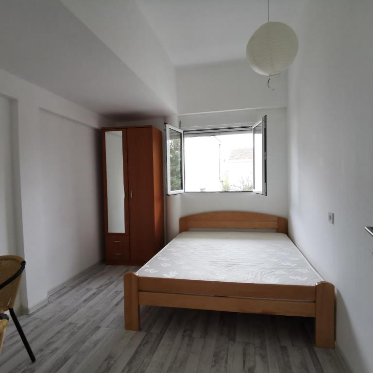 Zemunella Guest House - Standard Double Room with Shared Bathroom - 1