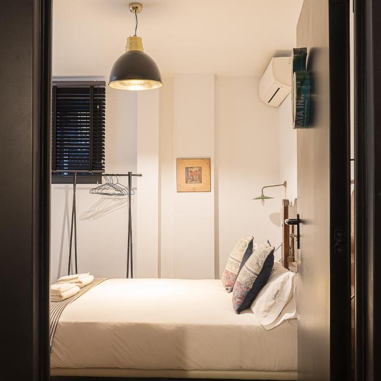 LaNave - Double Room with Private Bathroom - 1