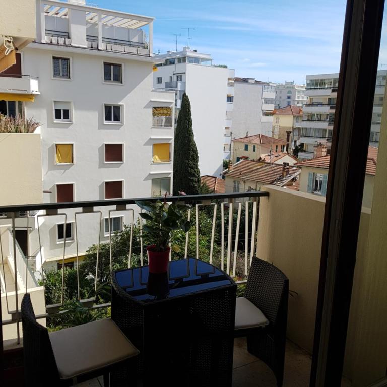 ++++ renovated cosy 50m2 sunny flat / balcony / close to beach and to the Palais des festivals ++++ - Appartamento con 1 Camera da Letto - 31