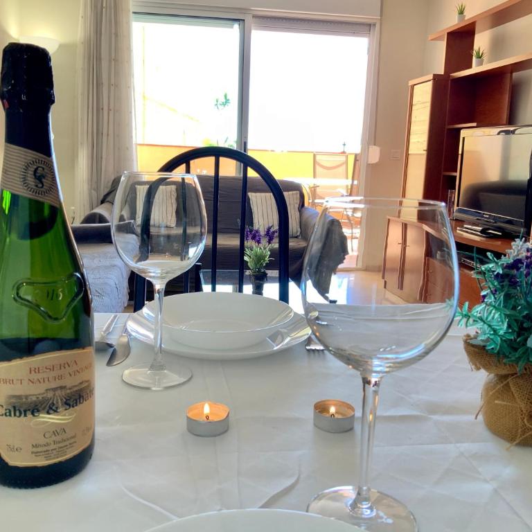 Apartamento de 2 dormitorios, gran terraza, vistas al mar junto playa Carvajal - Two-Bedroom Apartment - 17