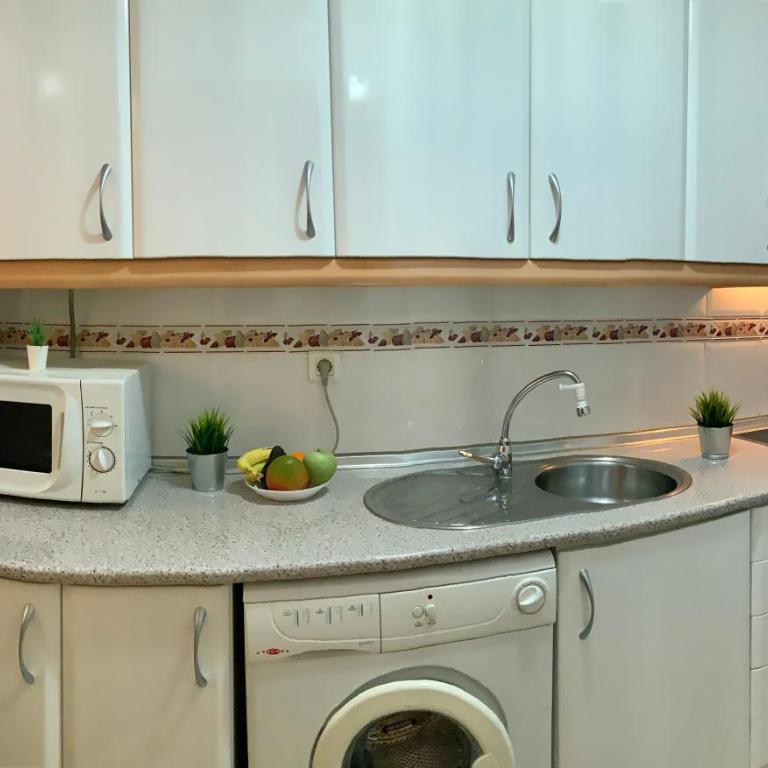 Apartamento de 2 dormitorios, gran terraza, vistas al mar junto playa Carvajal - Two-Bedroom Apartment - 26