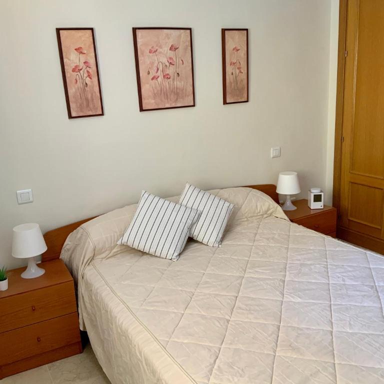 Apartamento de 2 dormitorios, gran terraza, vistas al mar junto playa Carvajal - Two-Bedroom Apartment - 9