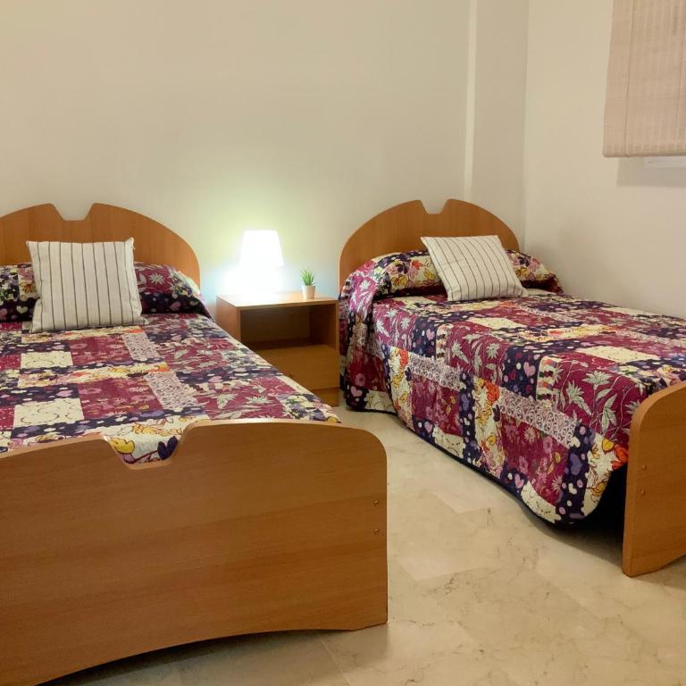 Apartamento de 2 dormitorios, gran terraza, vistas al mar junto playa Carvajal - Two-Bedroom Apartment - 22