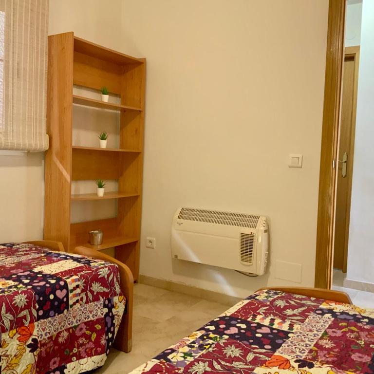 Apartamento de 2 dormitorios, gran terraza, vistas al mar junto playa Carvajal - Two-Bedroom Apartment - 23