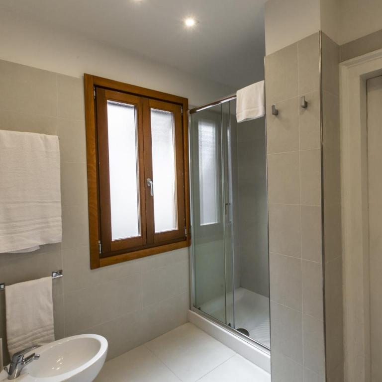 Charming Apartment on the Grand Canal R&R - Two-Bedroom Apartment - 24