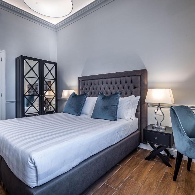 Hotel Ungherese - Queen room with external bathroom and double or twin beds - 3