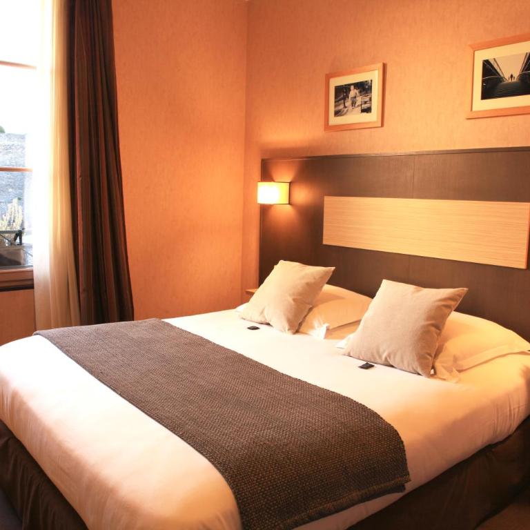 Logis Hôtels- Hôtel Marguerite d'Anjou Angers château - Chambre Premium - Vue sur Château - 2