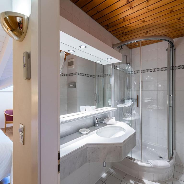 Hôtel des Bains de Saillon - Doppelzimmer im Dachgeschoss - 1