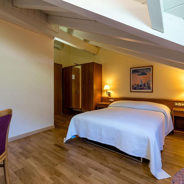Hôtel des Bains de Saillon - Doppelzimmer im Dachgeschoss - 4