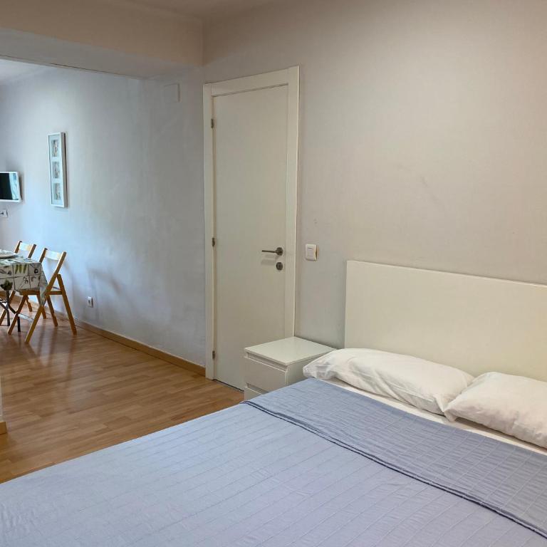 Estudis Laura - Estudio (4 adultos) - 8