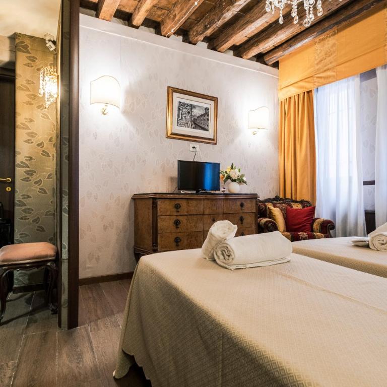 Ca' Lavezzera - Camera Matrimoniale/Doppia con Letti Singoli con Vista Canale - 13