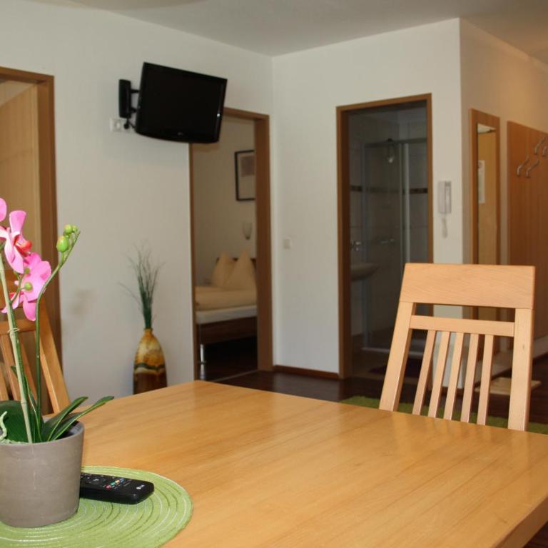 Alpenjuwel Appartements - Apartment mit 2 Schlafzimmern und Balkon - 5